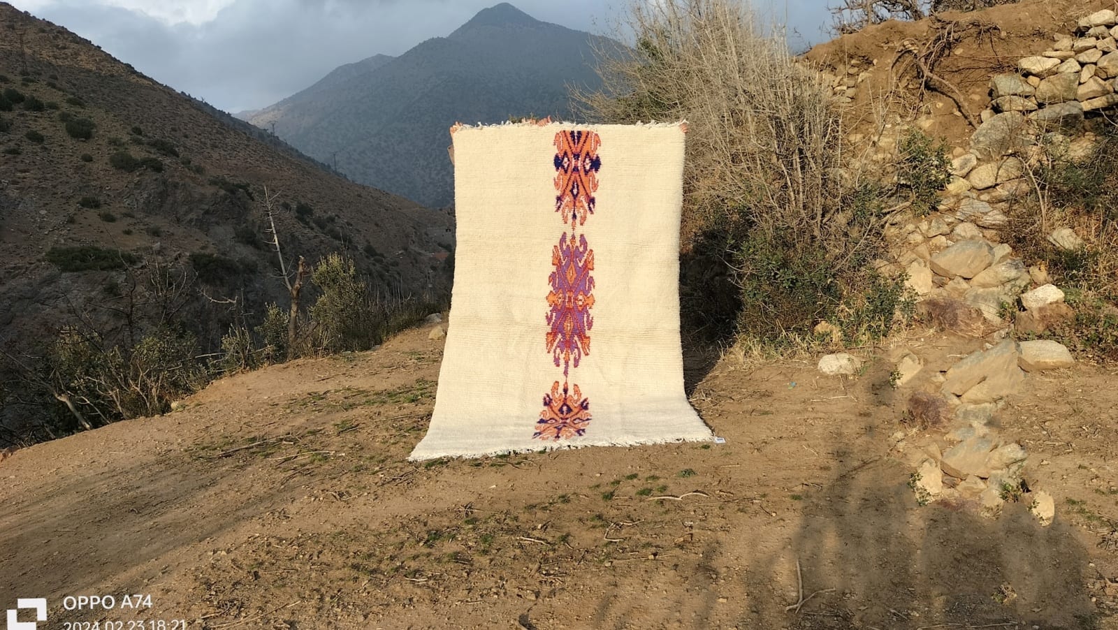 Handmade pileknot rug