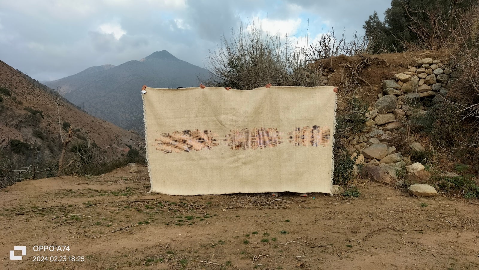 Handmade pileknot rug