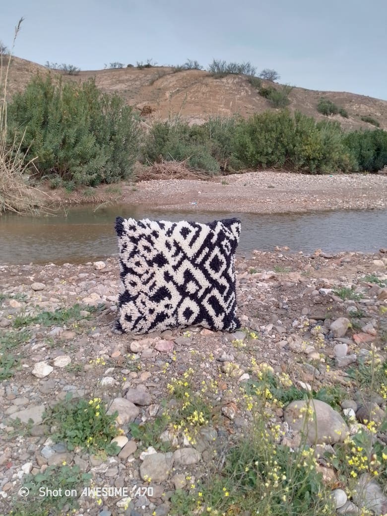 Pillow of wool