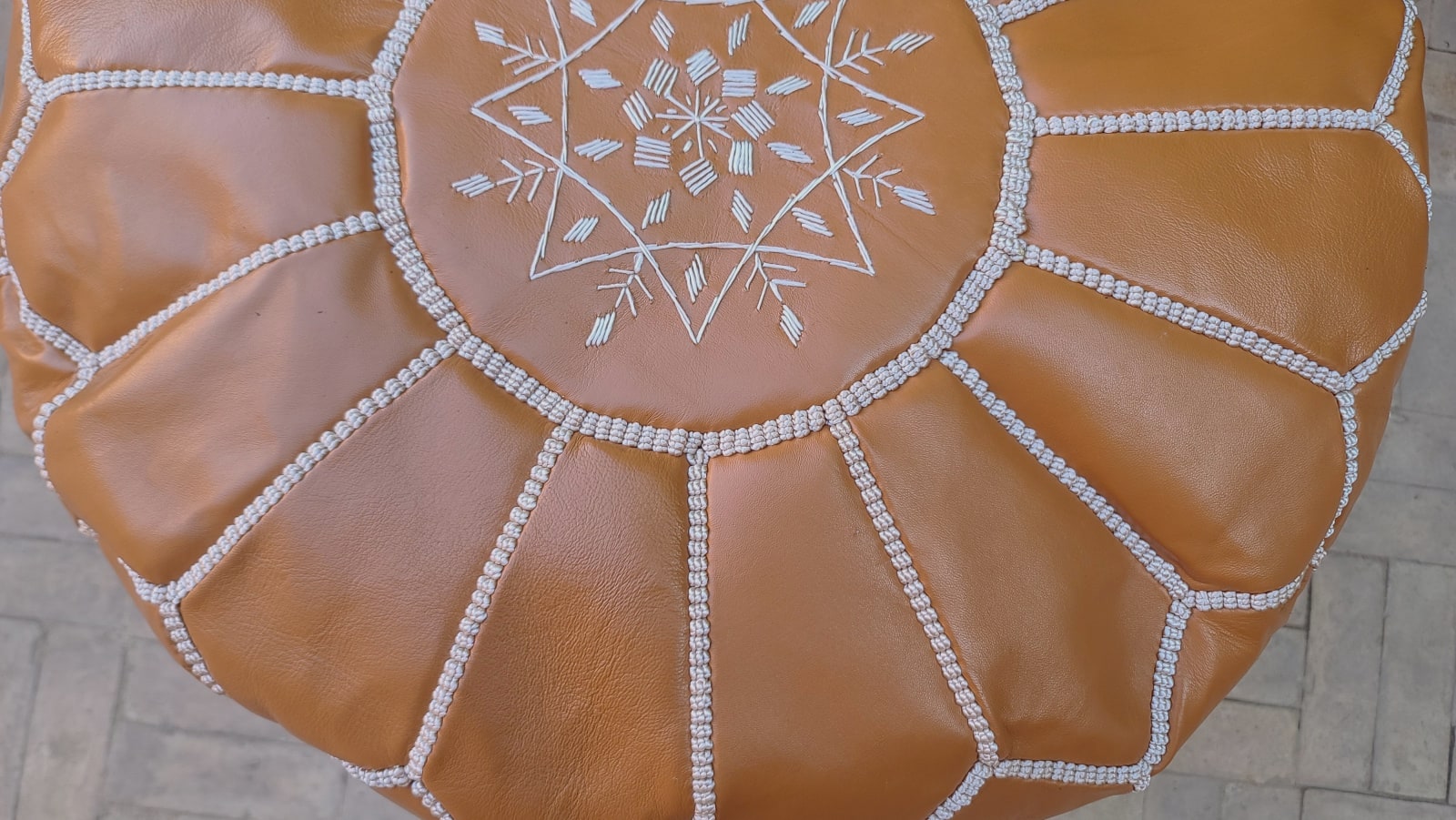  Pouf leather and Sabra silk Brown, White Morocco