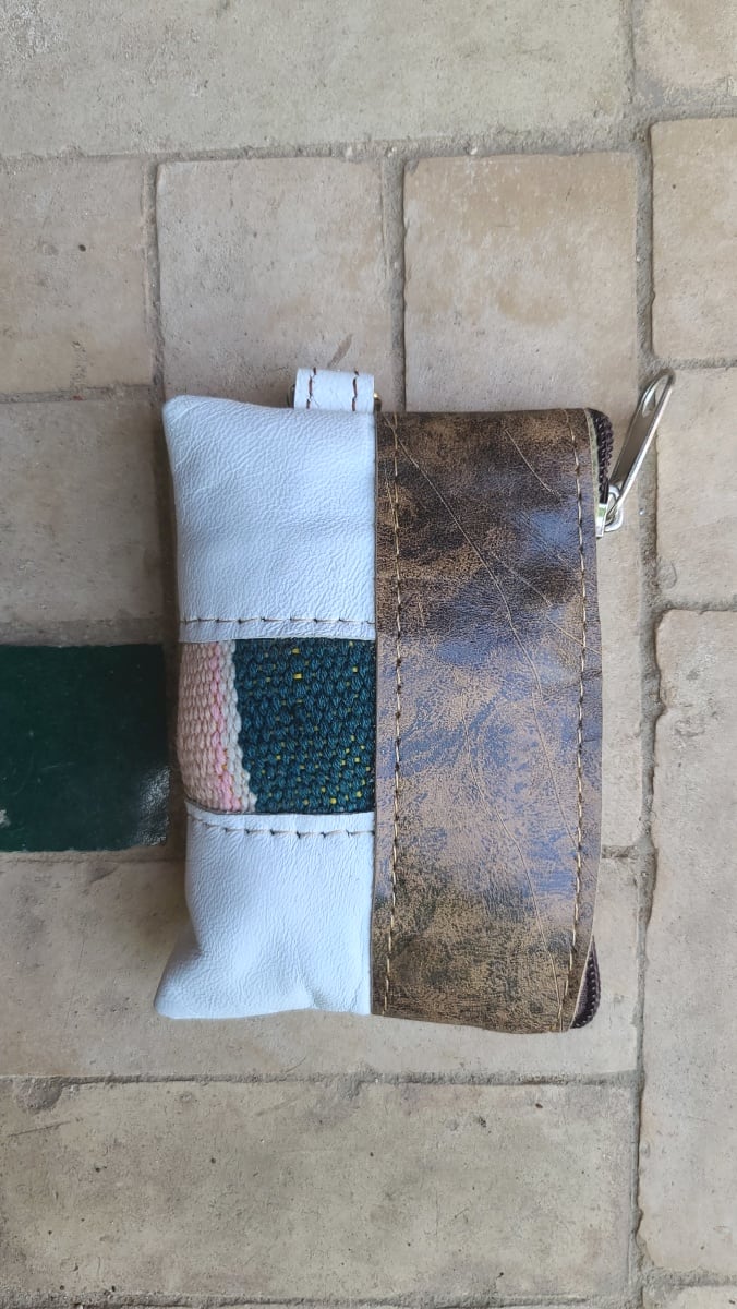  small bag thread and leather Colored Morocco