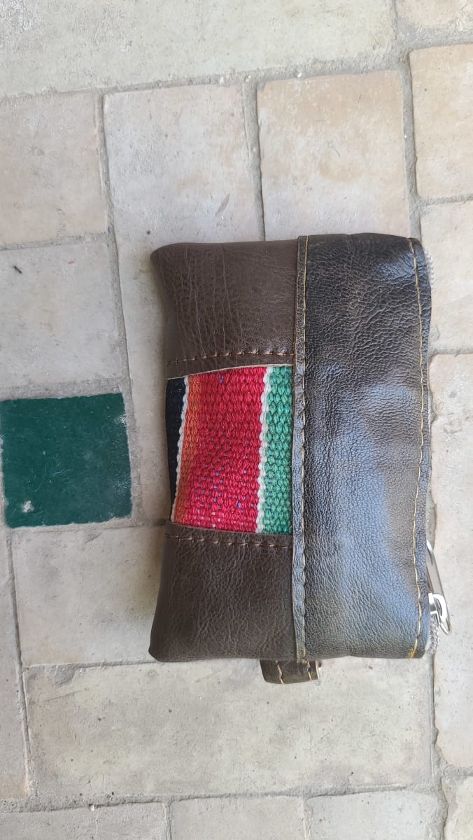   small bag thread and leather Colored Morocco