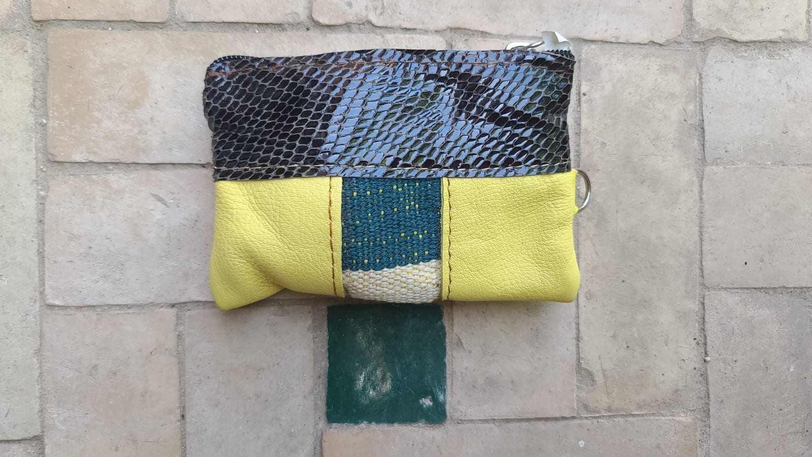   small bag thread and leather Colored Morocco