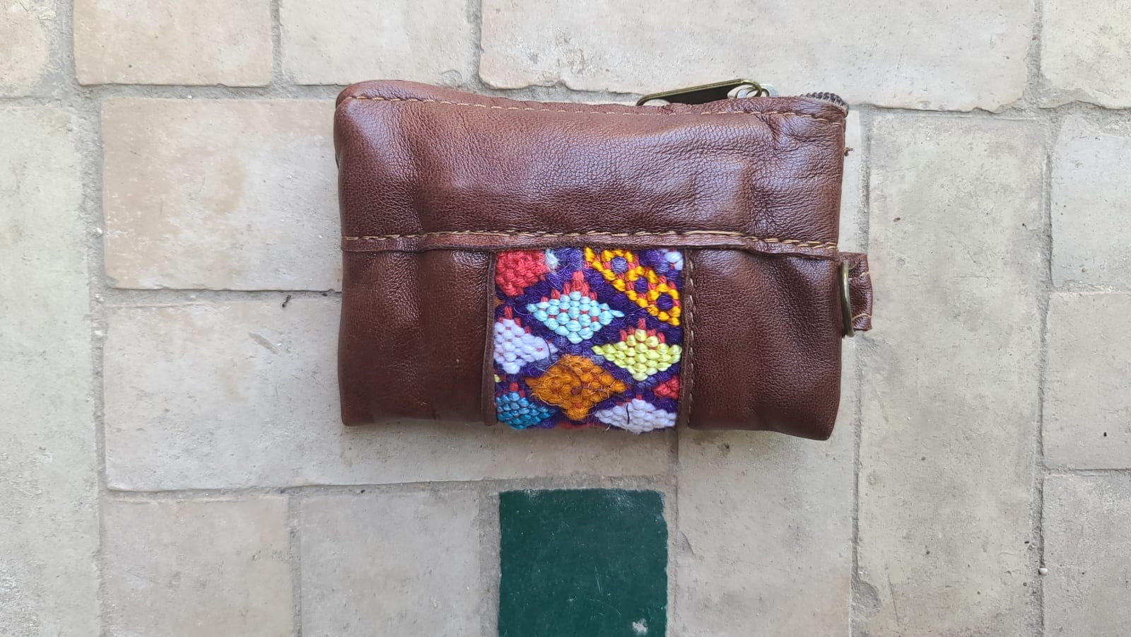   small bag thread and leather Colored Morocco
