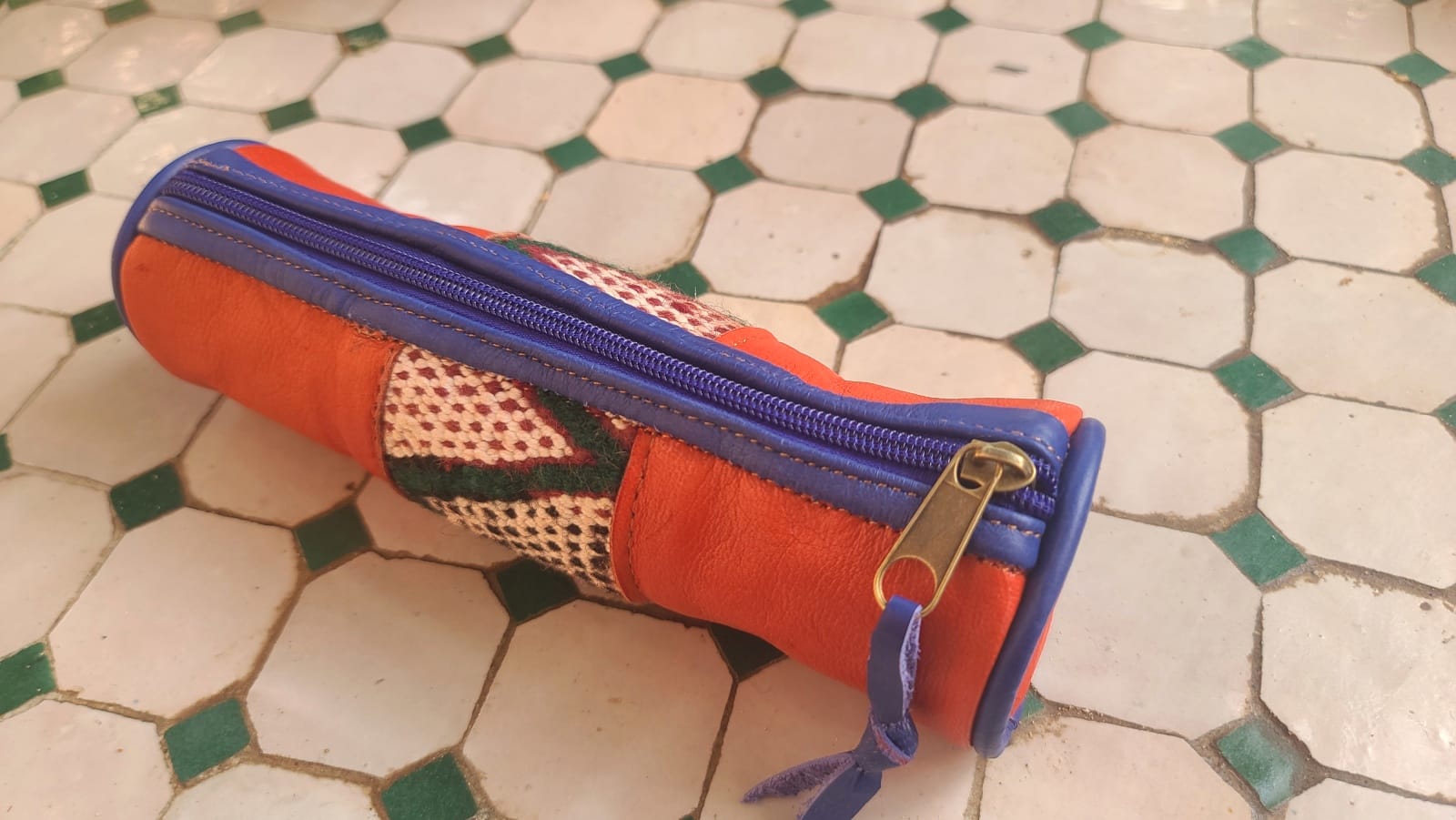   small bag thread and leather Colored Morocco