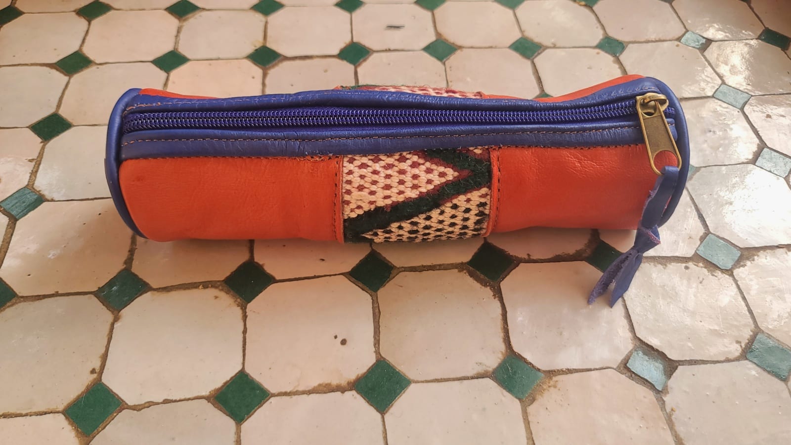   small bag thread and leather Colored Morocco
