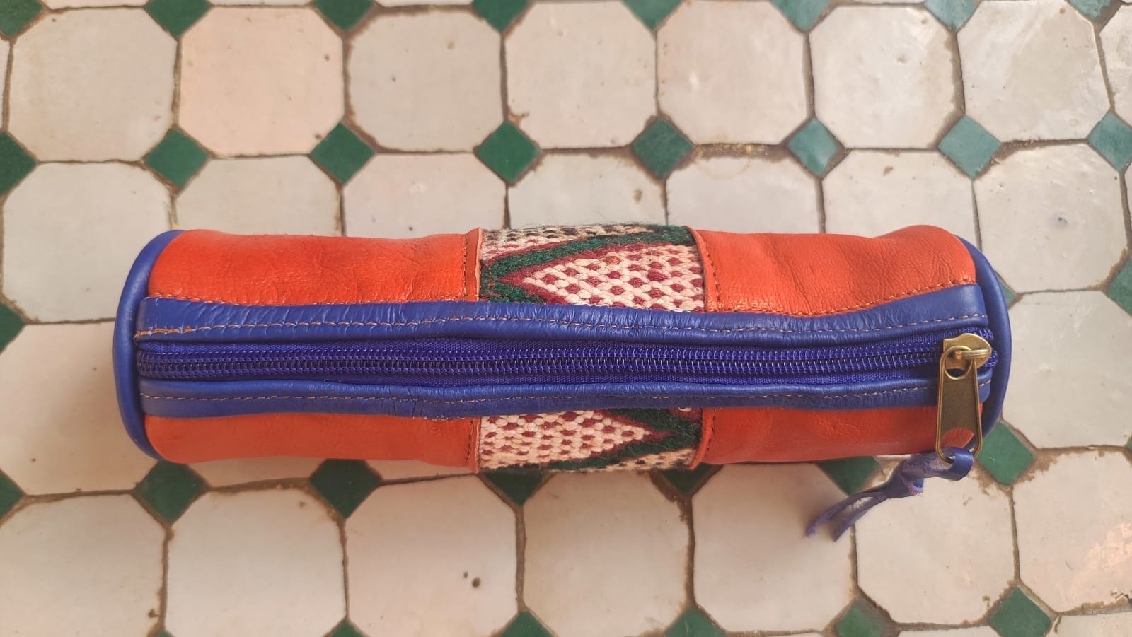   small bag thread and leather Colored Morocco