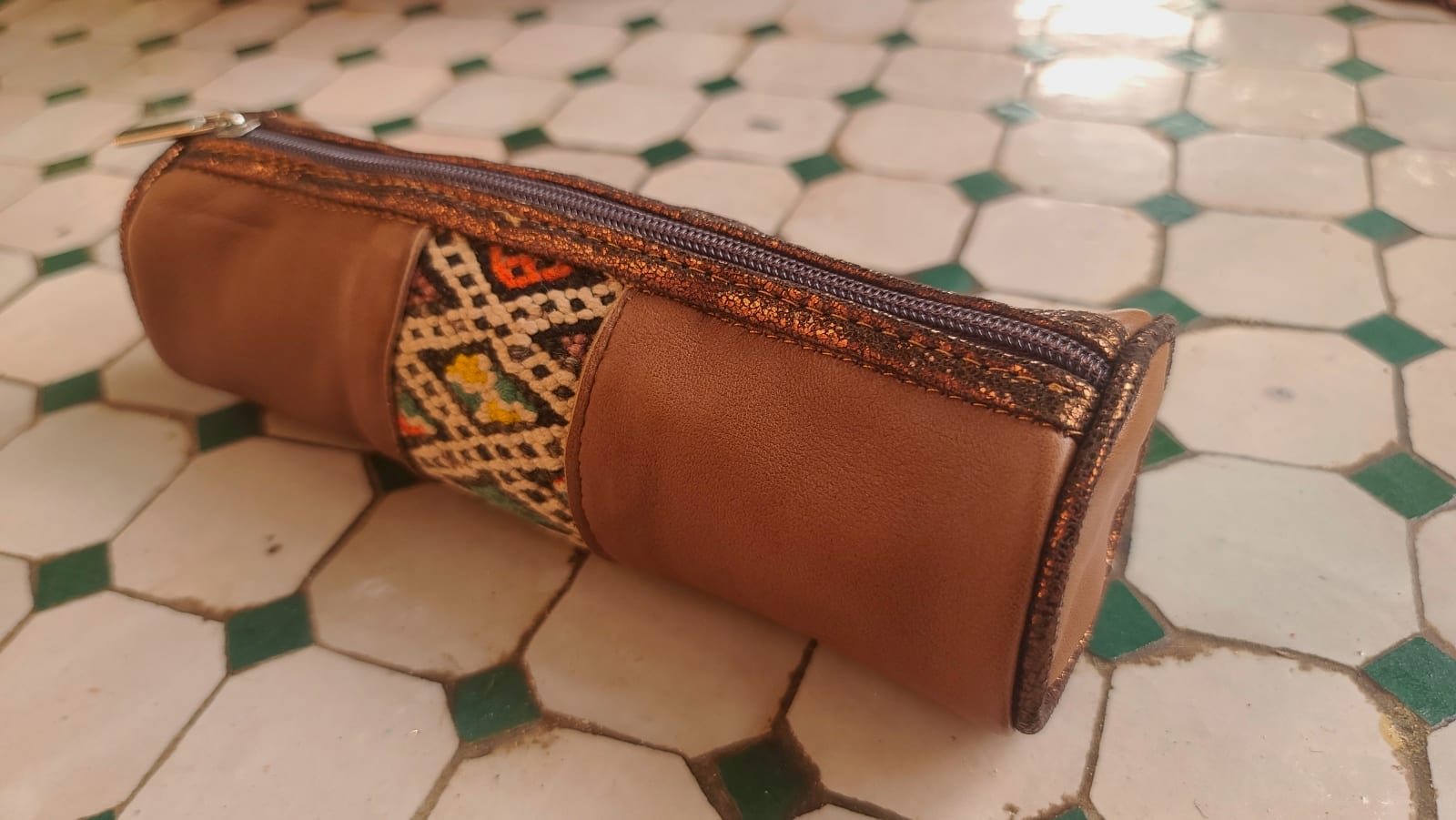  small bag thread and leather Colored Morocco