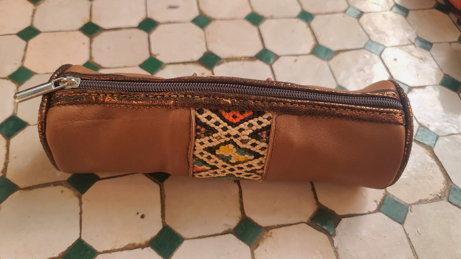   small bag thread and leather Colored Morocco