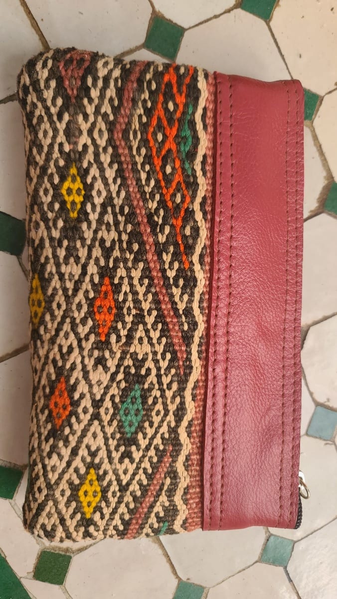   small bag thread and leather Colored Morocco