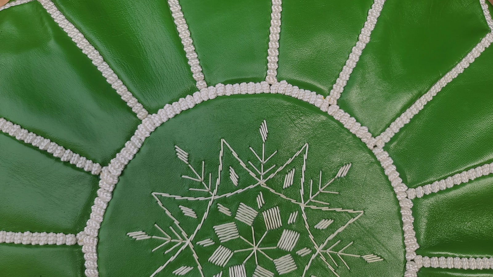  Pouf leather and Sabra silk Green, White Morocco