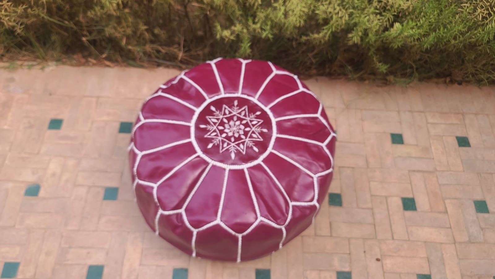  Pouf leather and Sabra silk Red, White Morocco