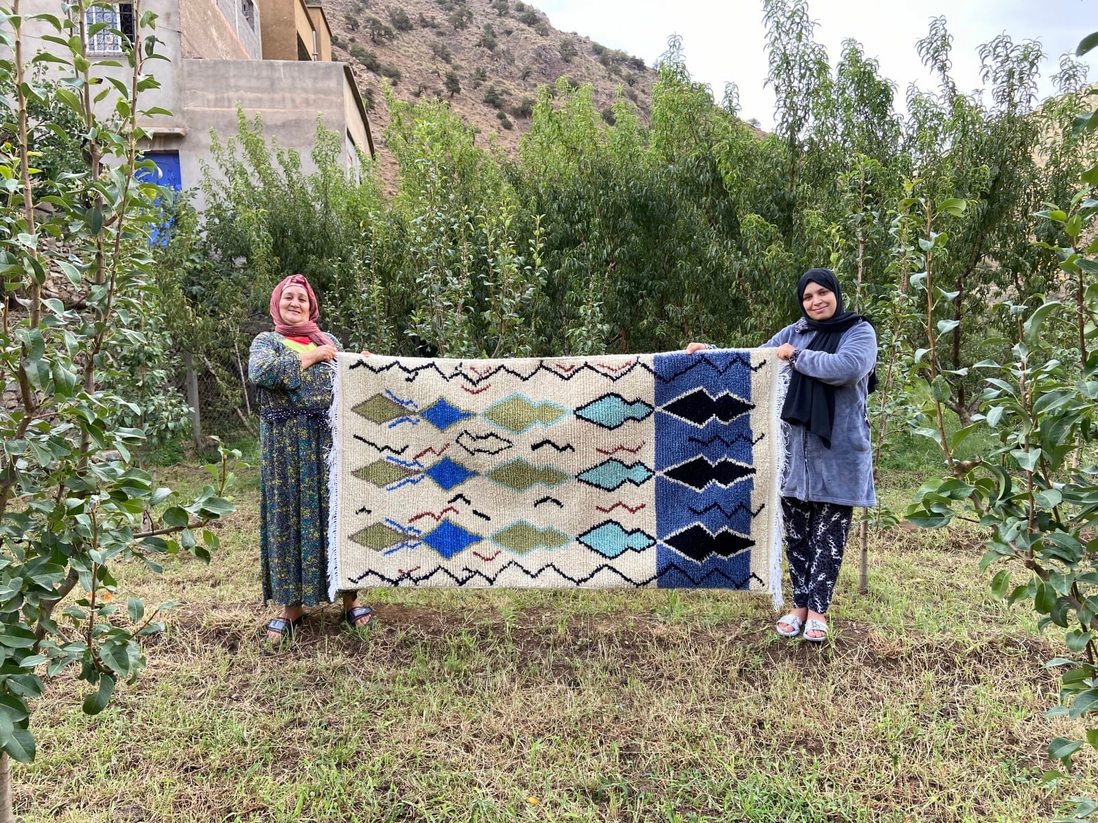 Handmade pileknot rug