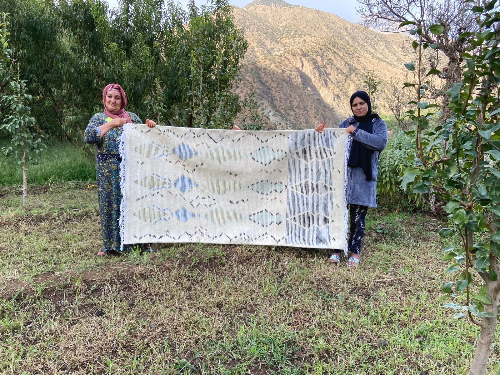 Handmade pileknot rug