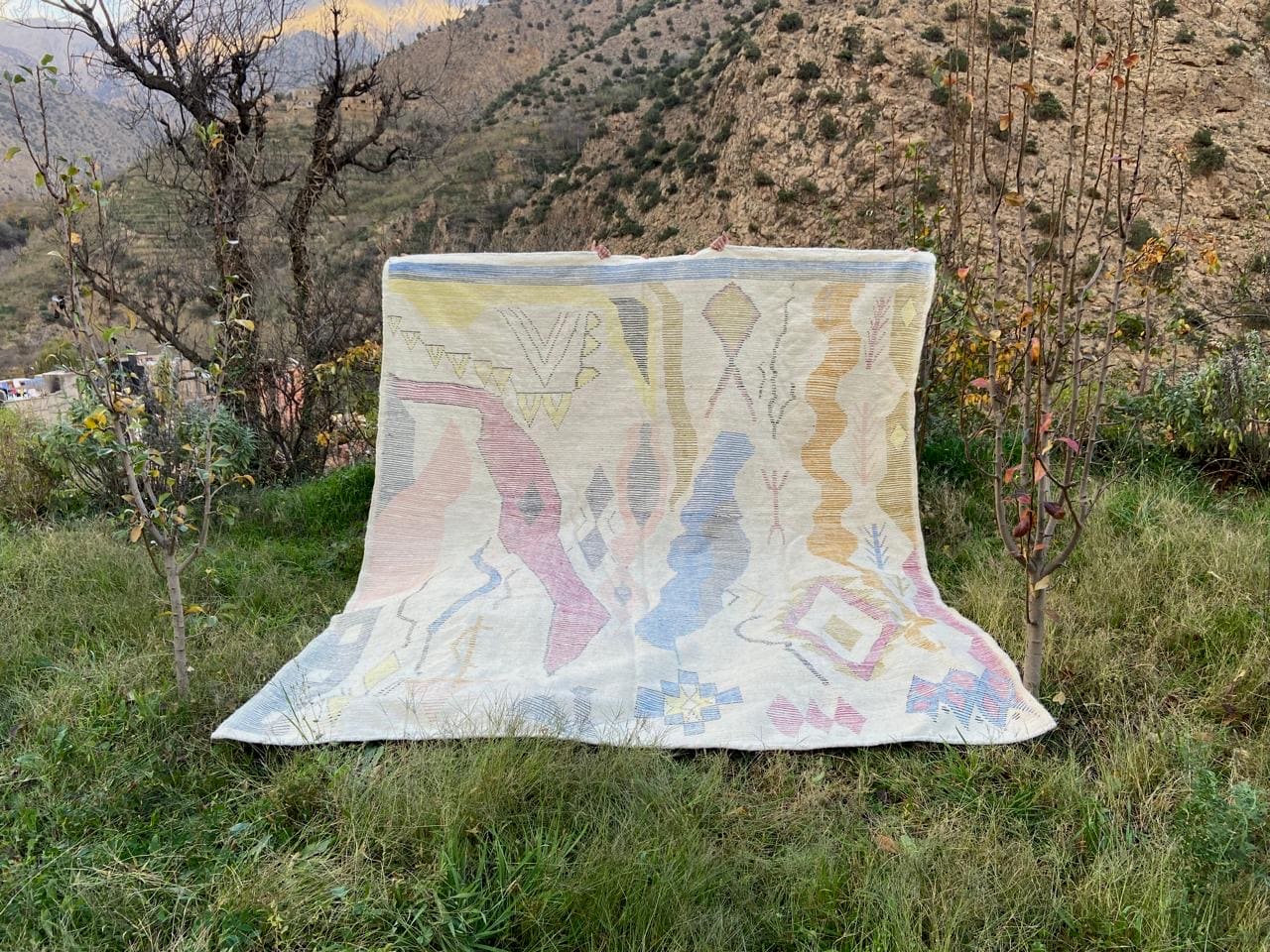 Handmade pileknot rug