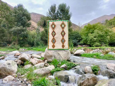Handmade pileknot rug