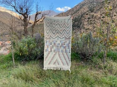 Handmade pileknot rug
