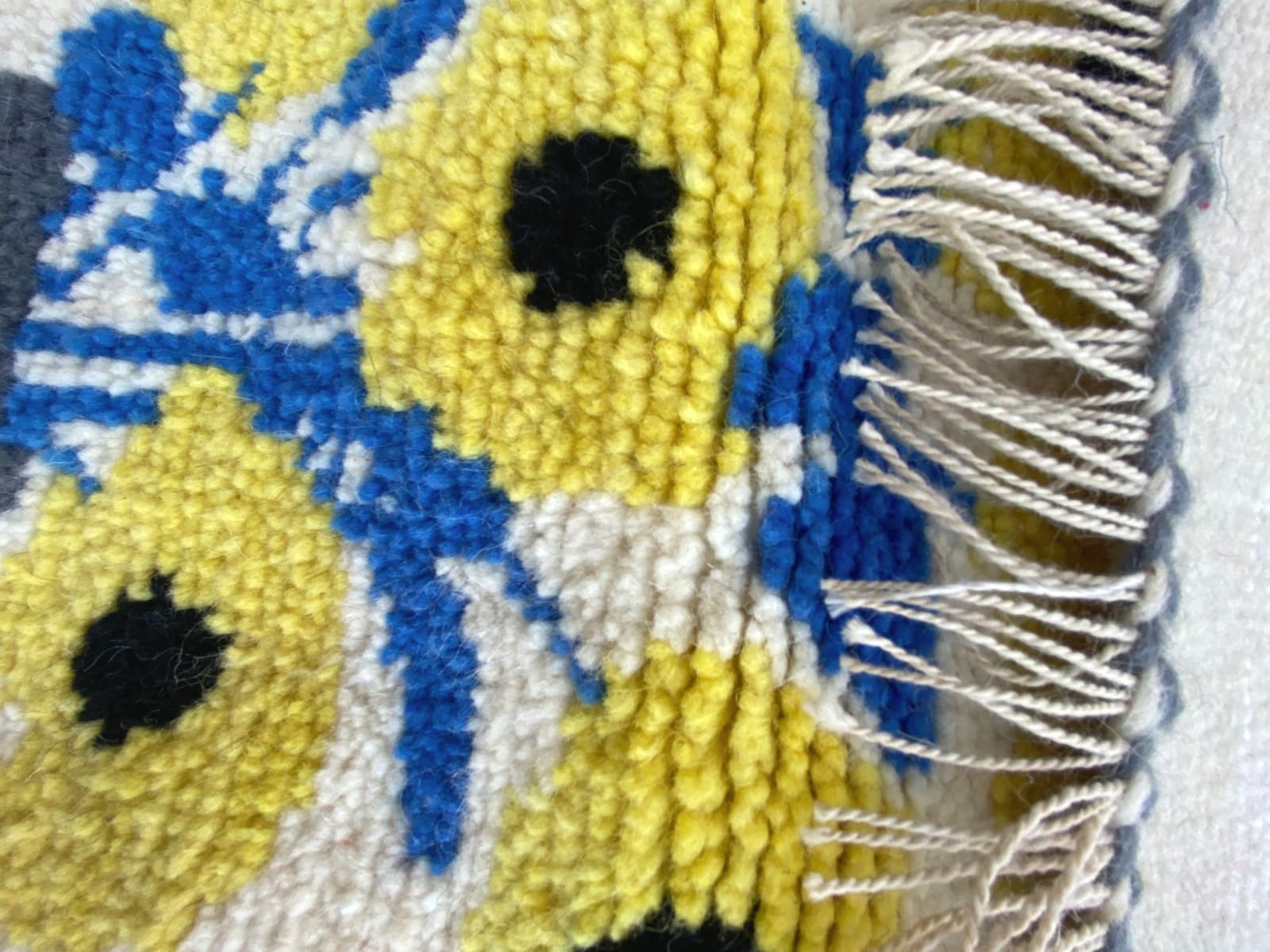 Handmade pileknot rug