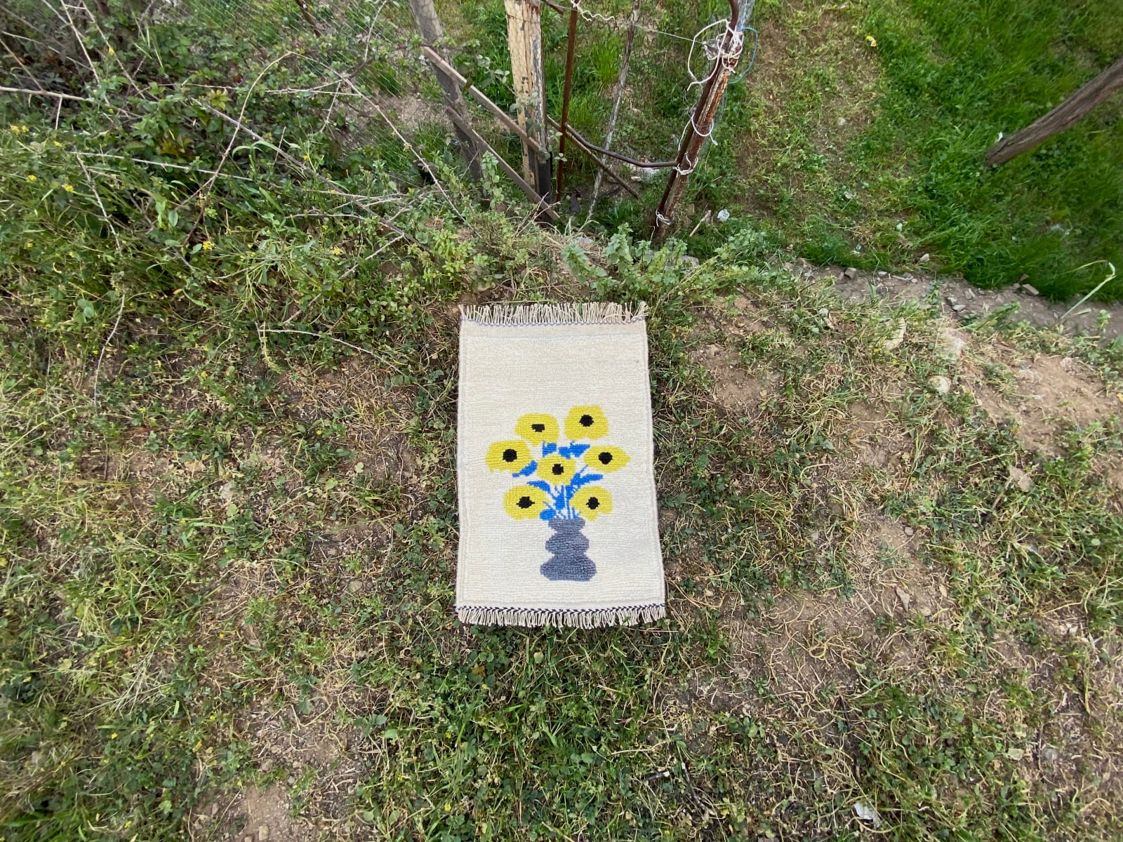 Handmade pileknot rug