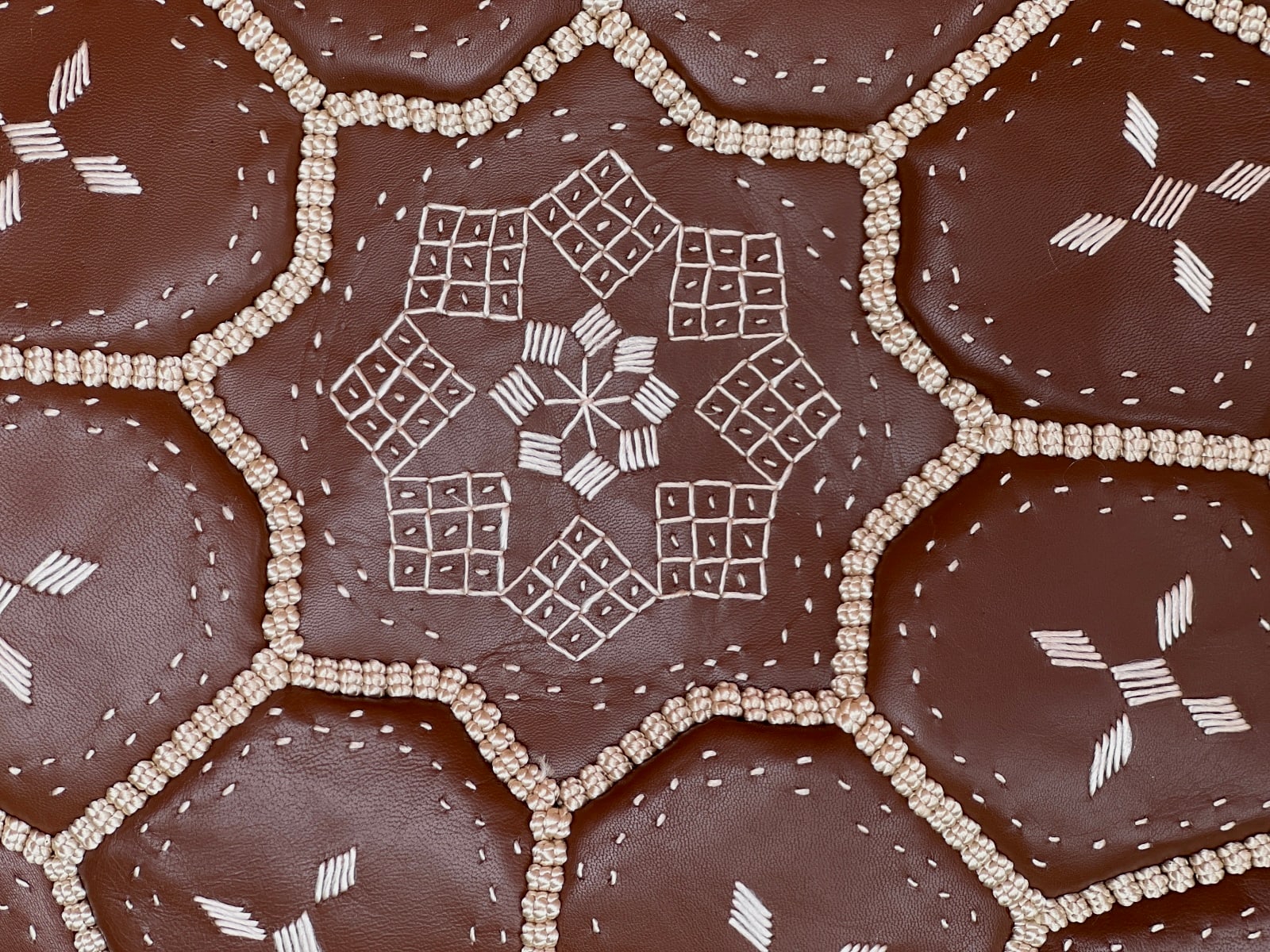  Pouf leather and Sabra silk Brown, White Morocco