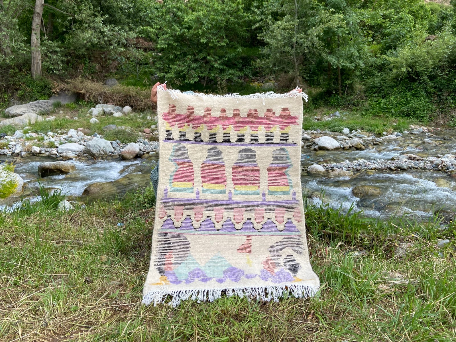 Handmade pileknot rug