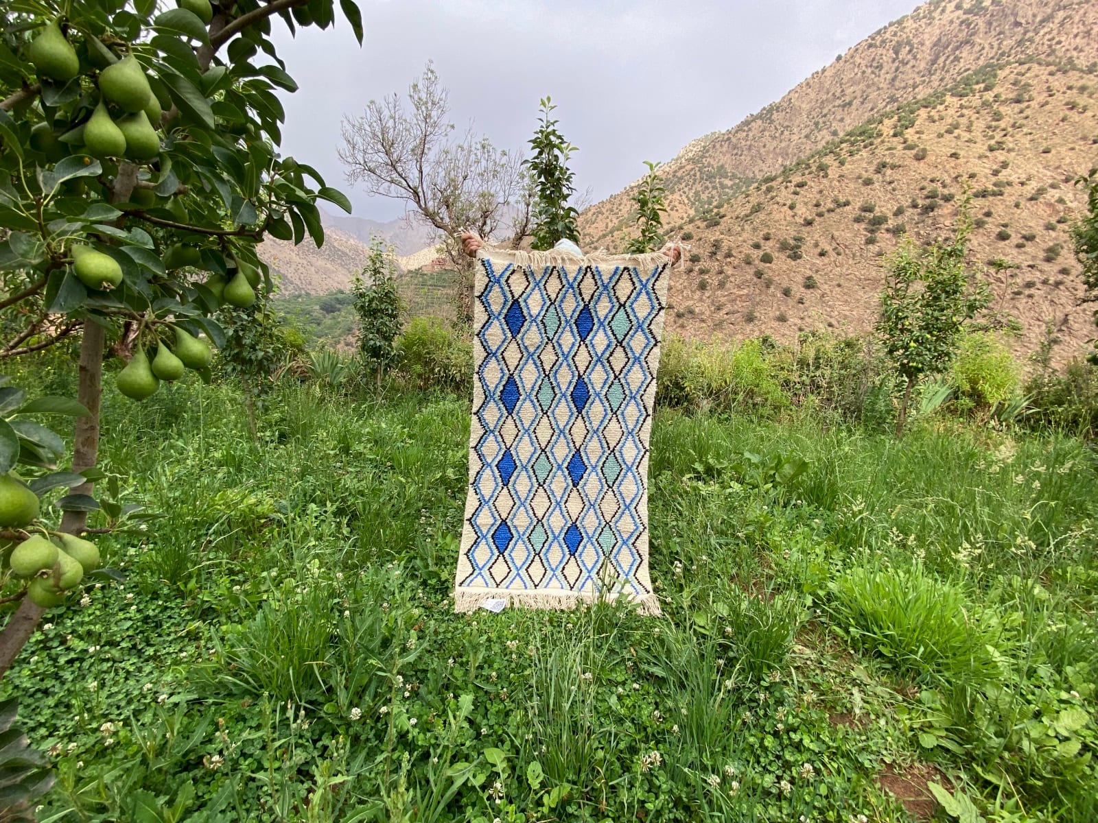 Handmade pileknot rug