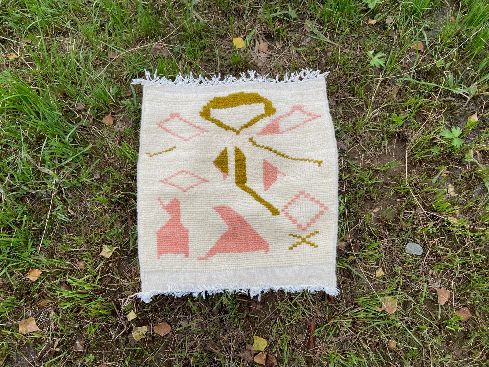 Handmade pileknot rug