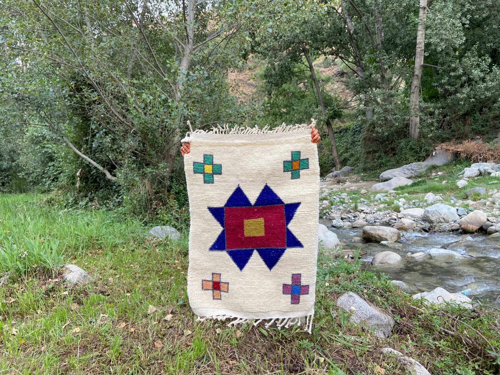 Handmade pileknot rug