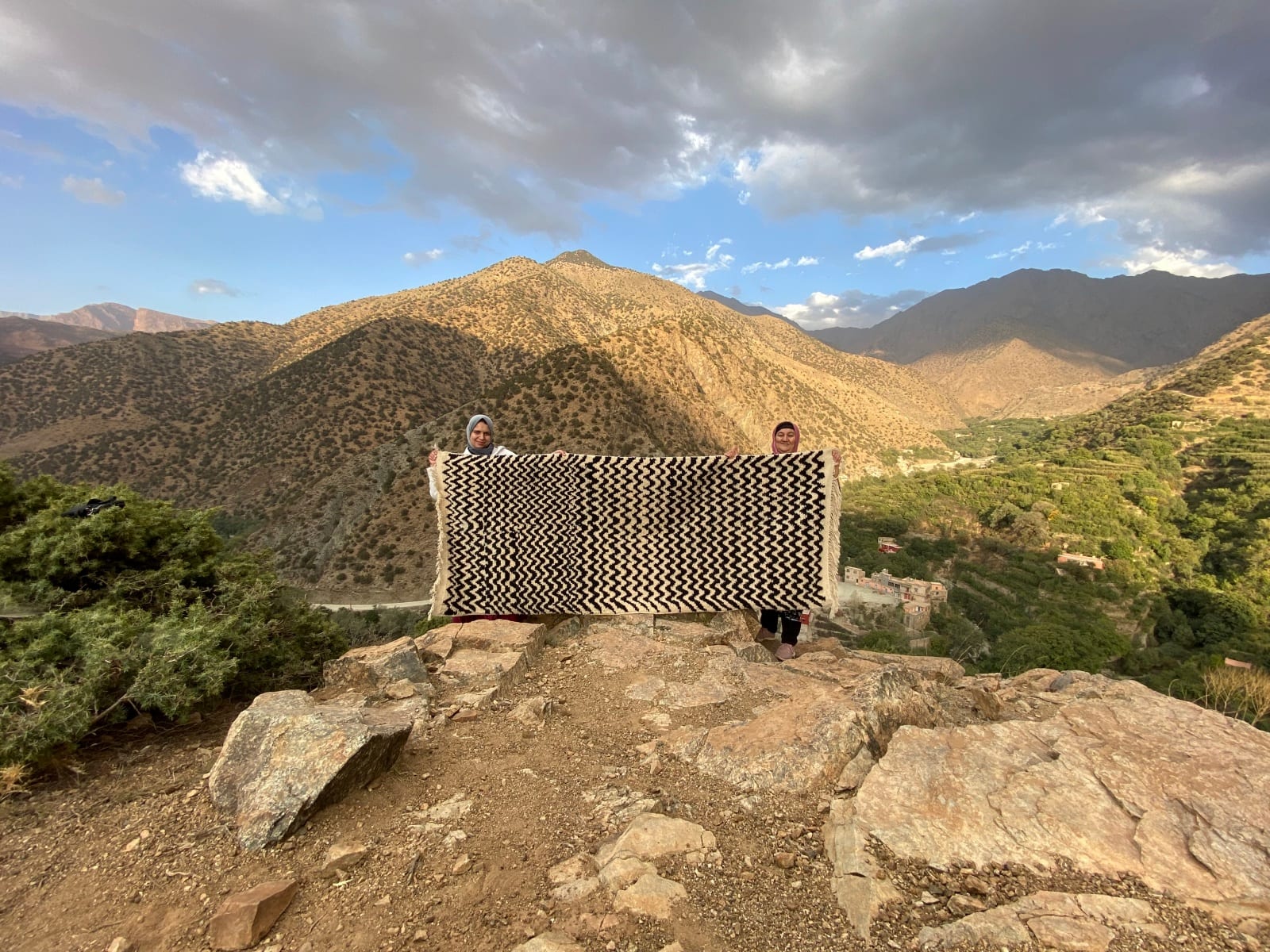 Handmade pileknot rug