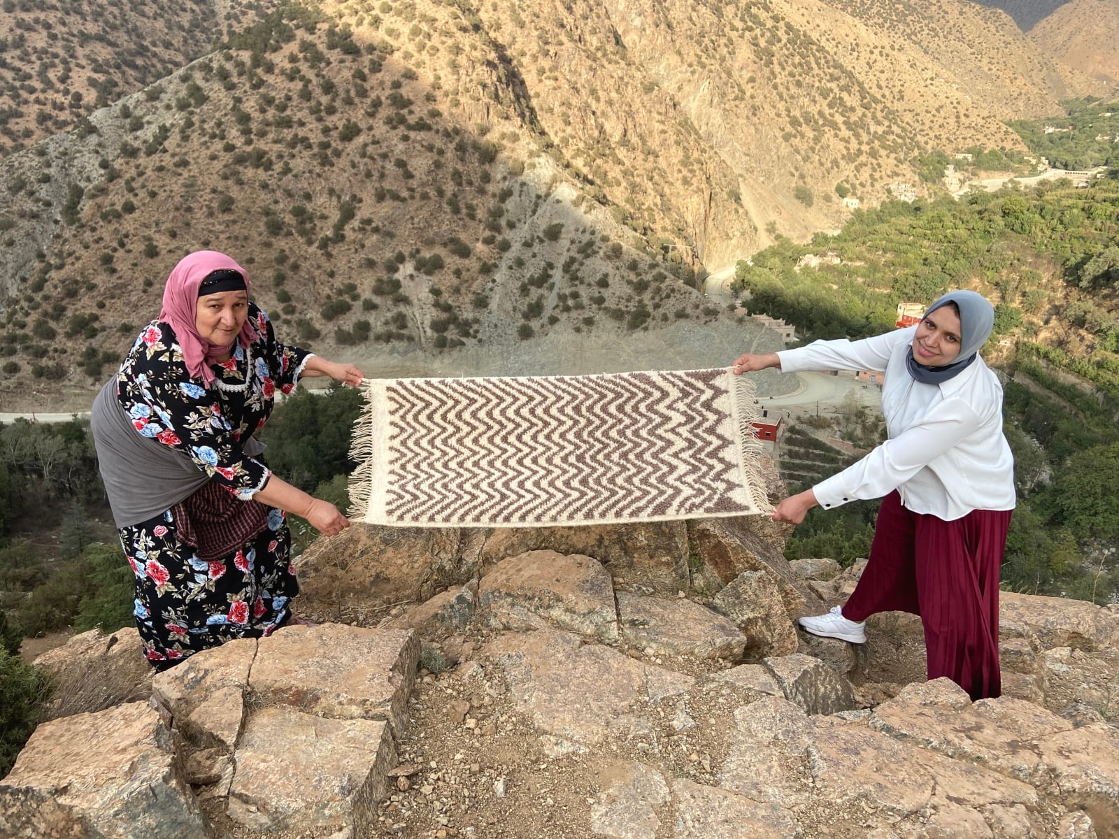 Handmade pileknot rug