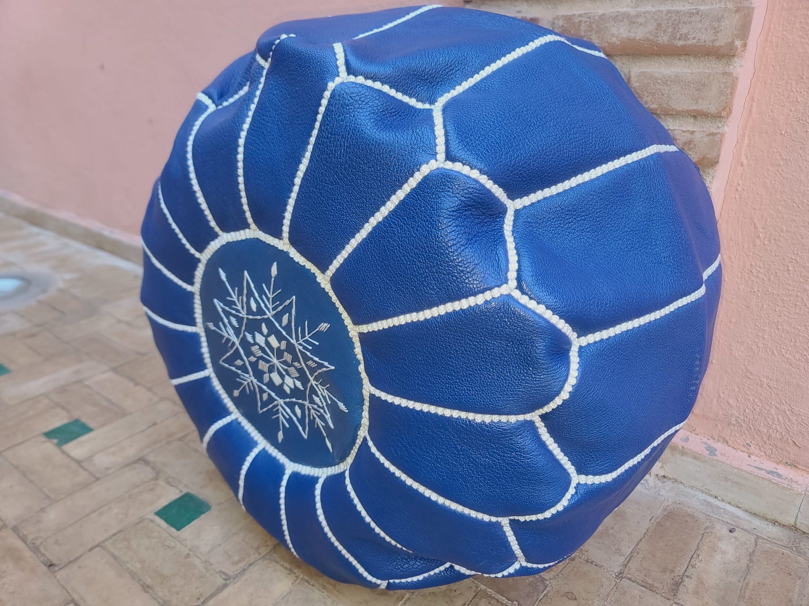  Pouf leather and Sabra silk Blue, White Morocco