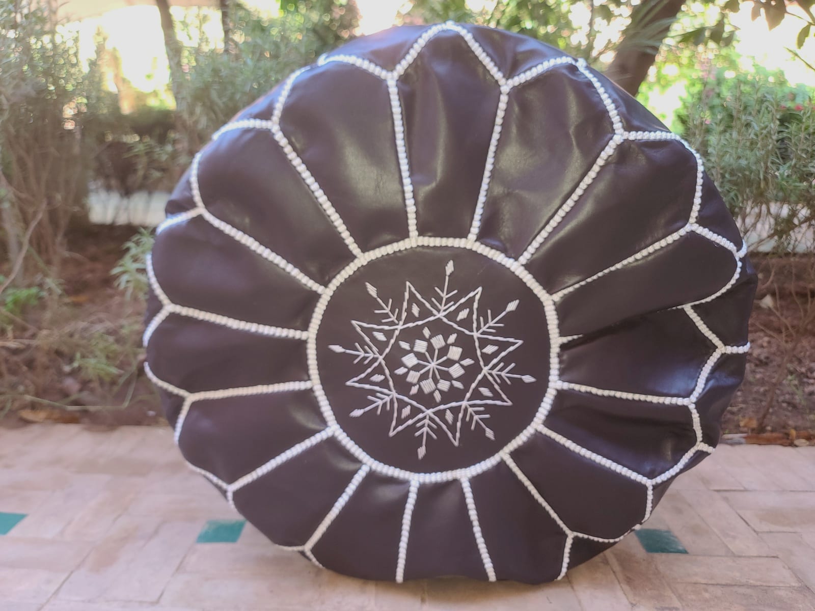  Pouf leather and Sabra silk Brown, White Morocco
