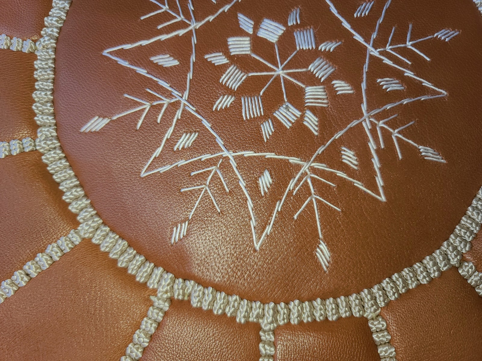  Pouf leather and Sabra silk Brown, White Morocco