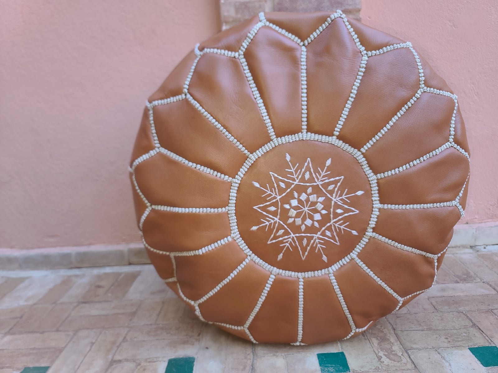  Pouf leather and Sabra silk Brown, White Morocco