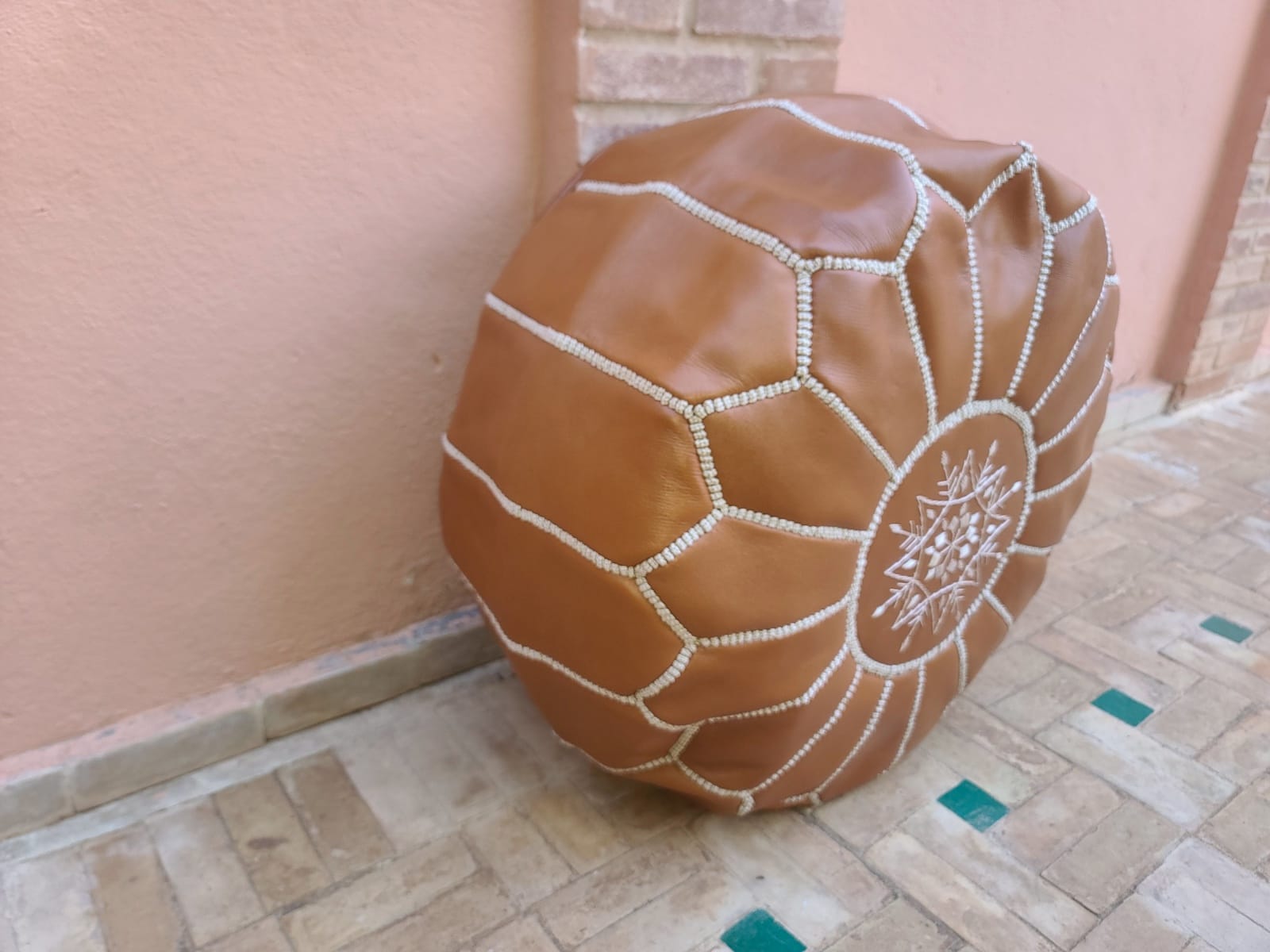  Pouf leather and Sabra silk Brown, White Morocco