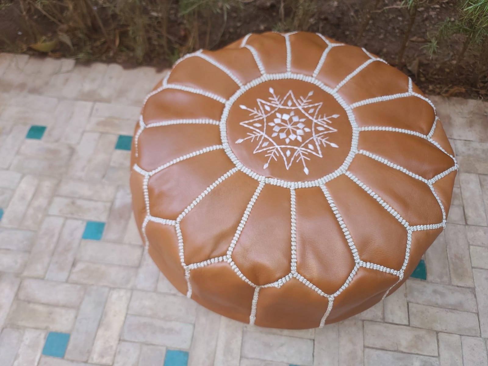  Pouf leather and Sabra silk Brown, White Morocco