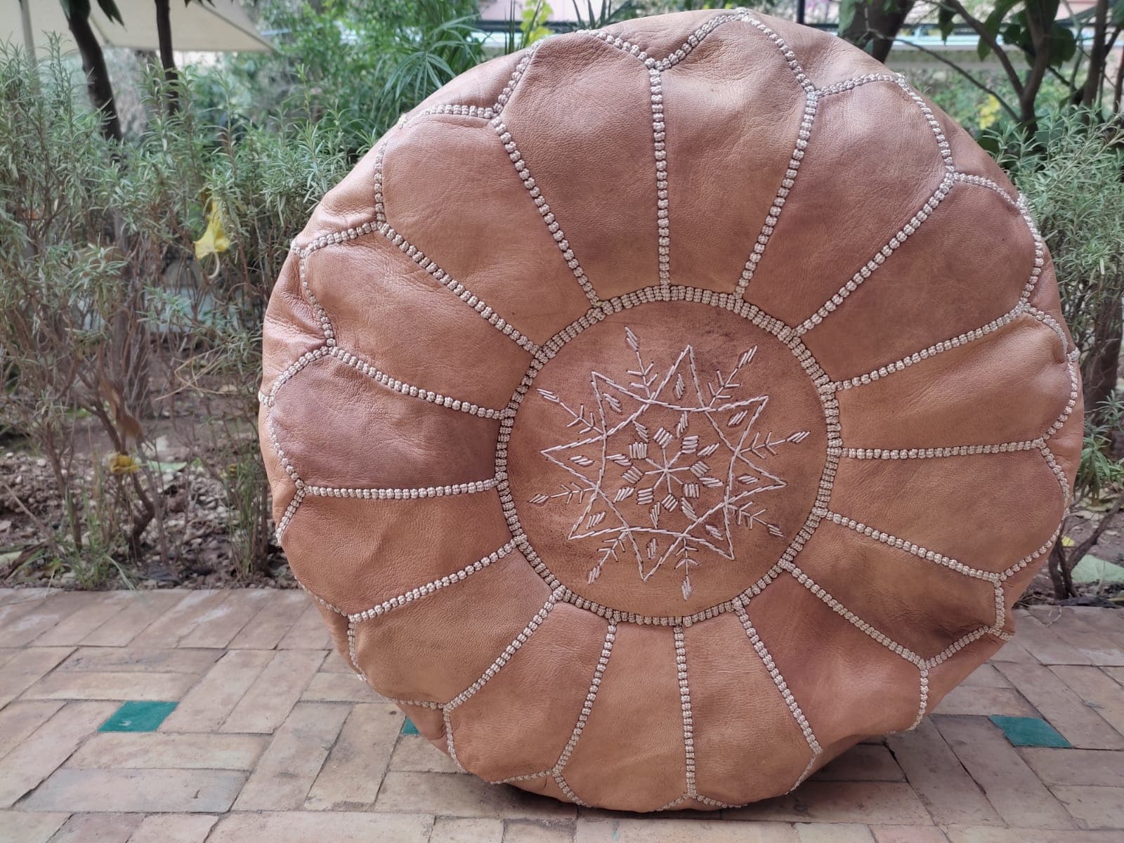  Pouf leather and Sabra silk Brown Morocco