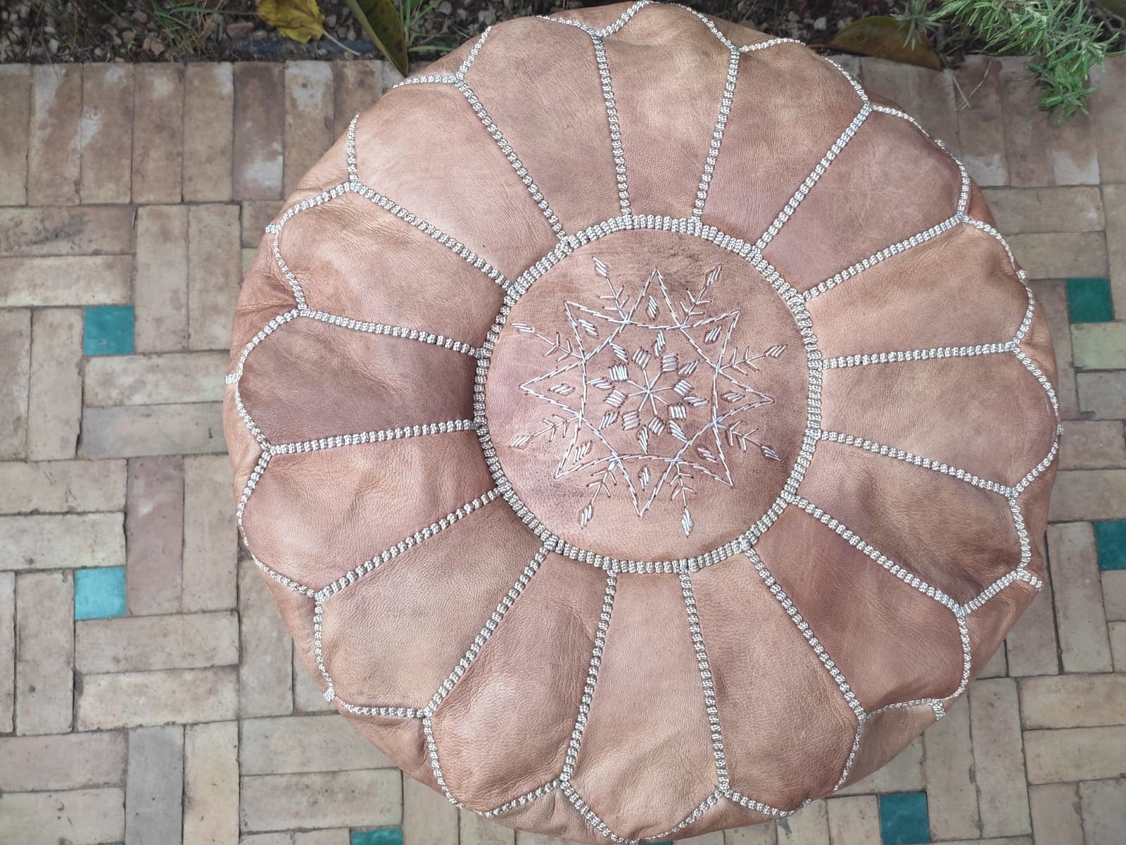 Pouf leather and Sabra silk Brown Morocco