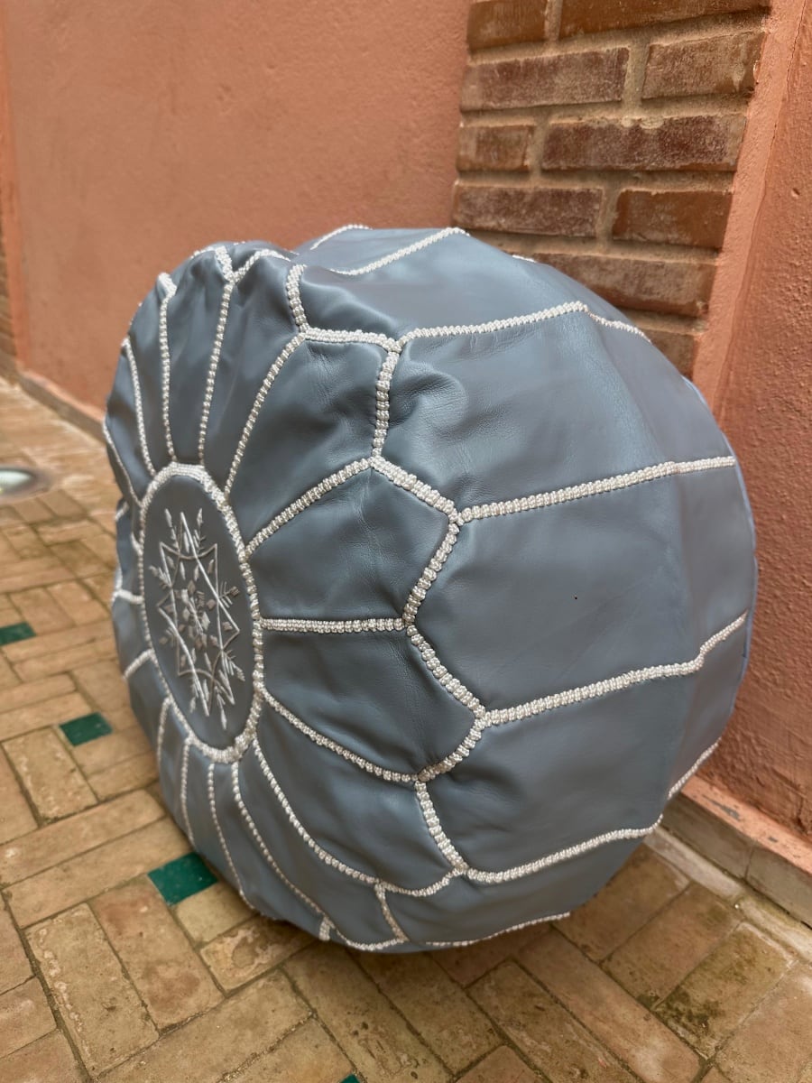 Pouf leather and Sabra silk Grey, White Morocco