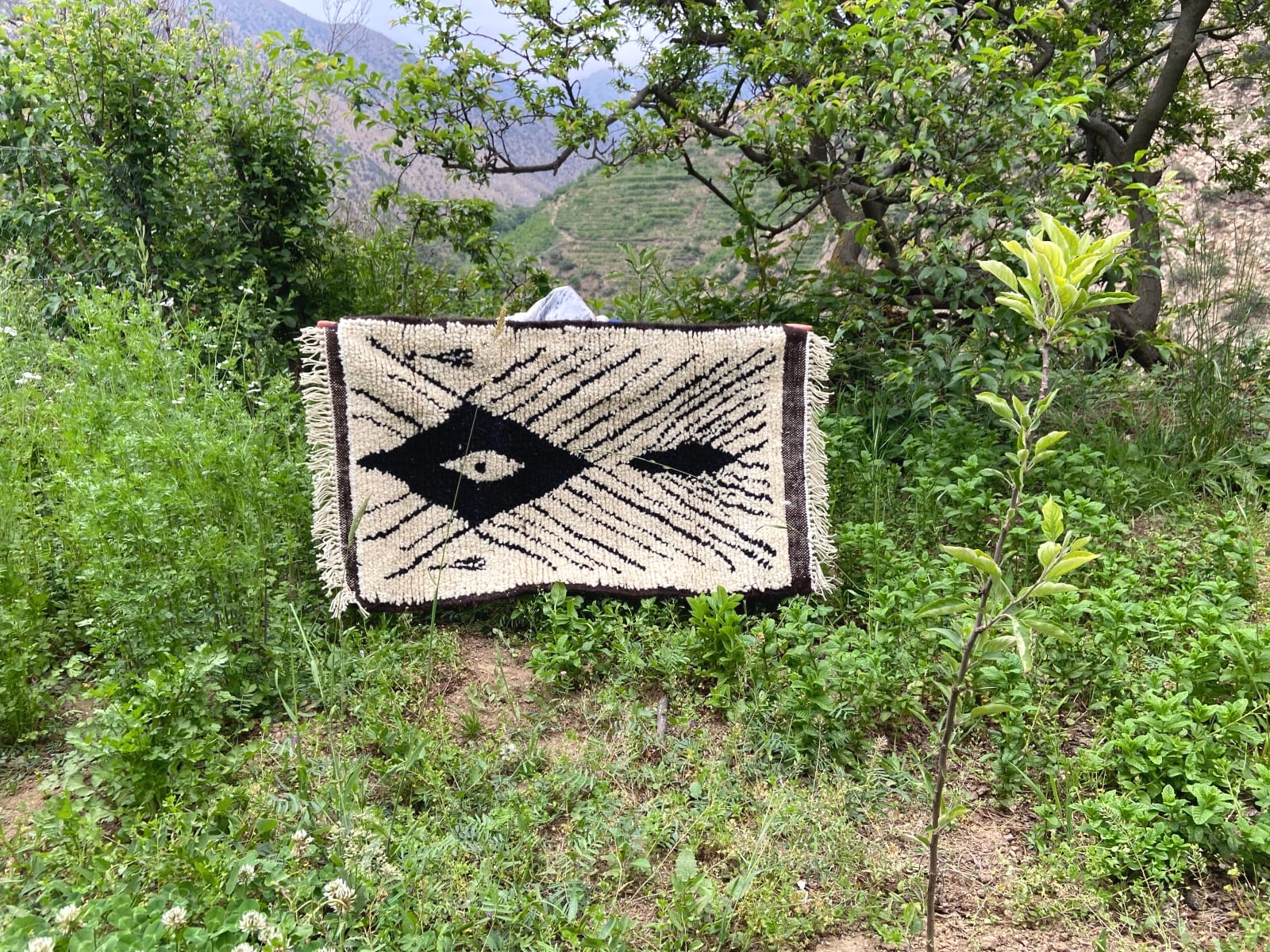 Handmade pileknot rug