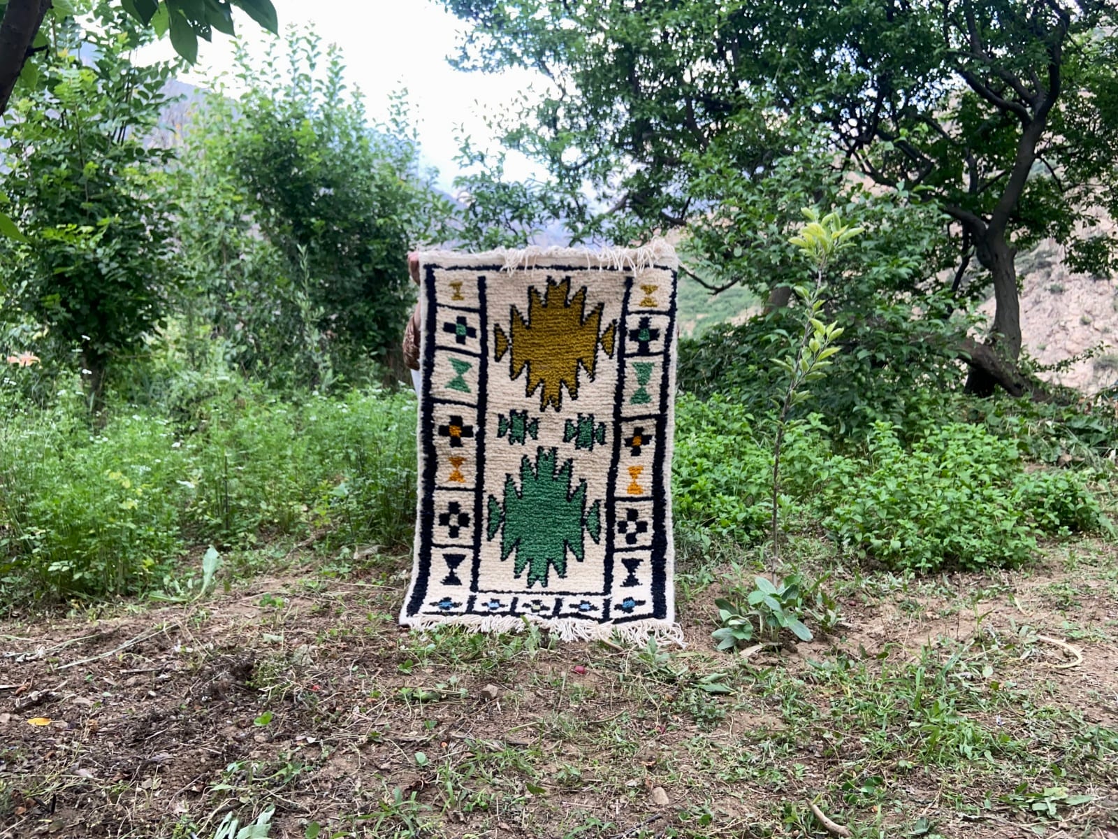 Handmade pileknot rug