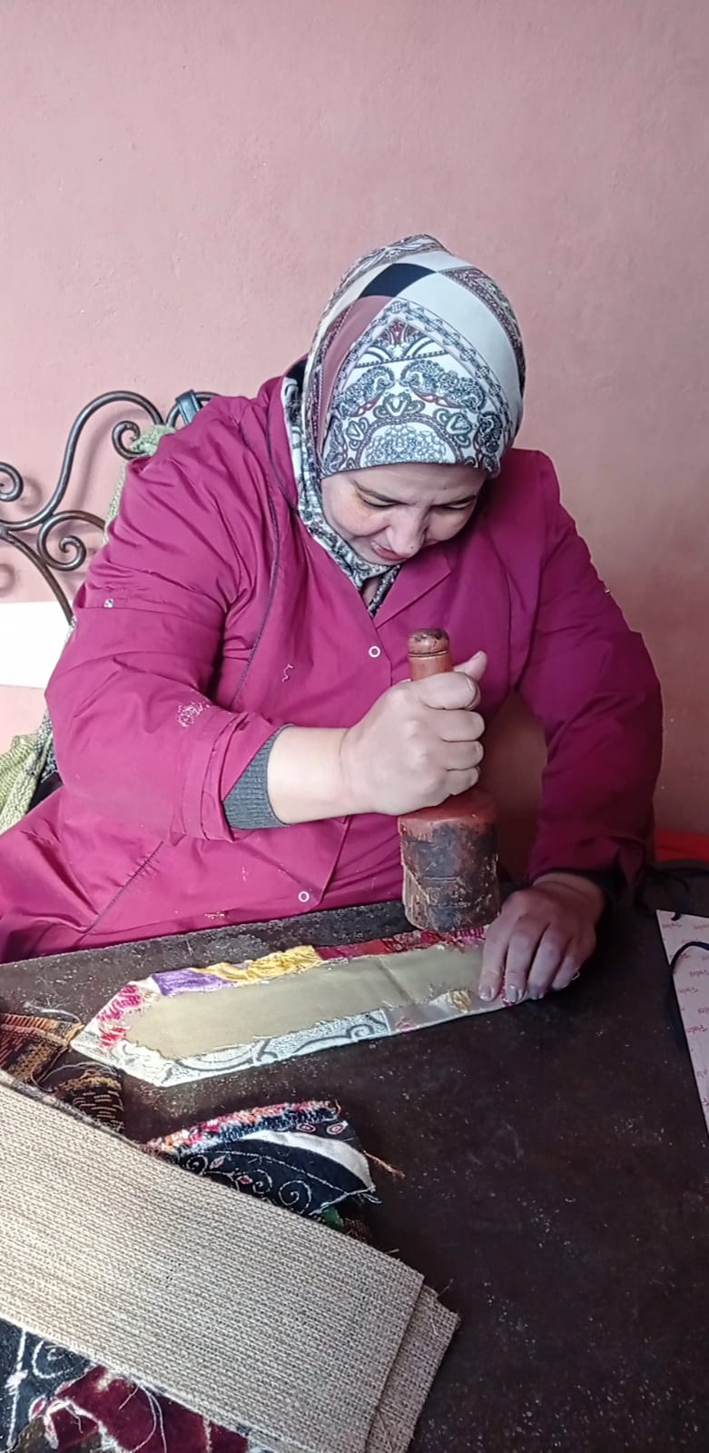  Pouf leather and Sabra silk Colored Morocco
