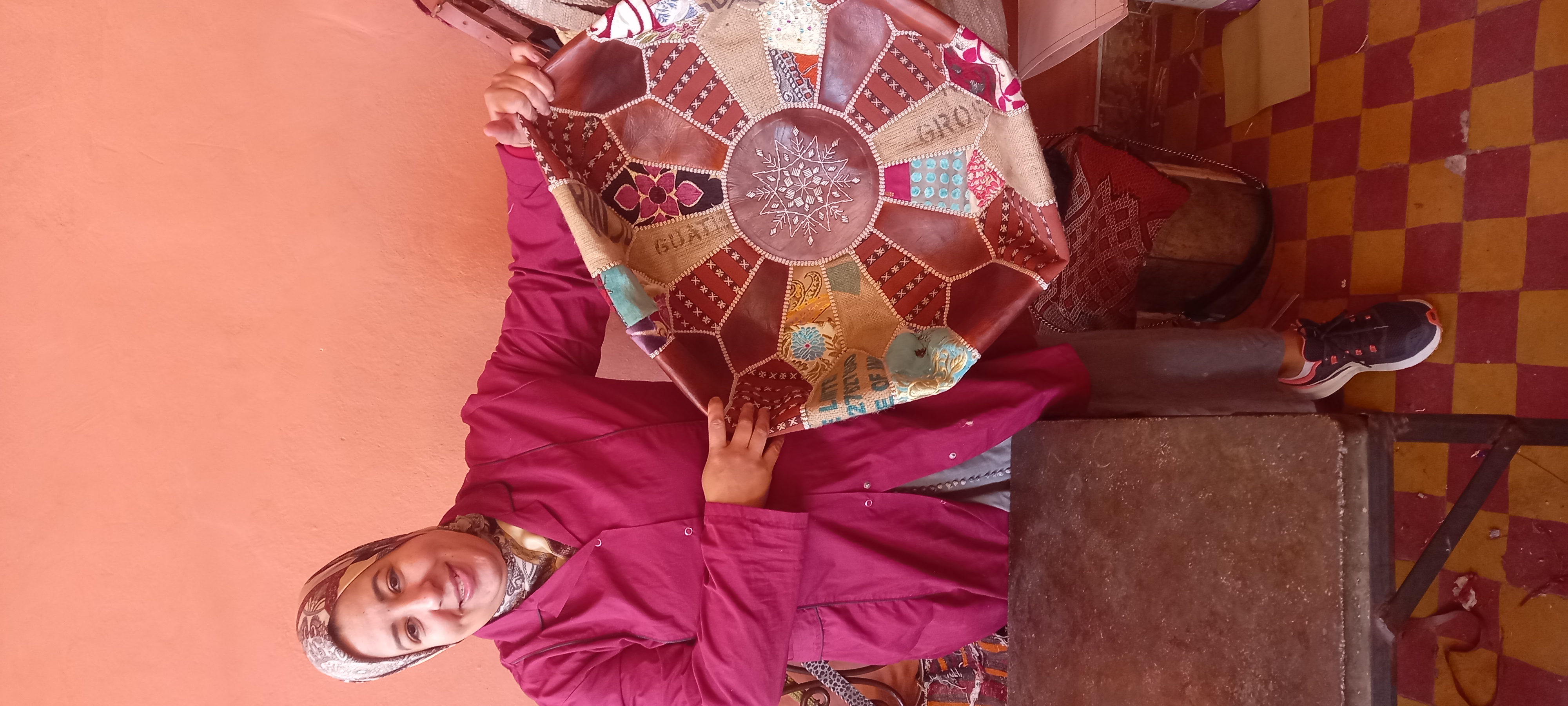  Pouf leather and Sabra silk Colored Morocco