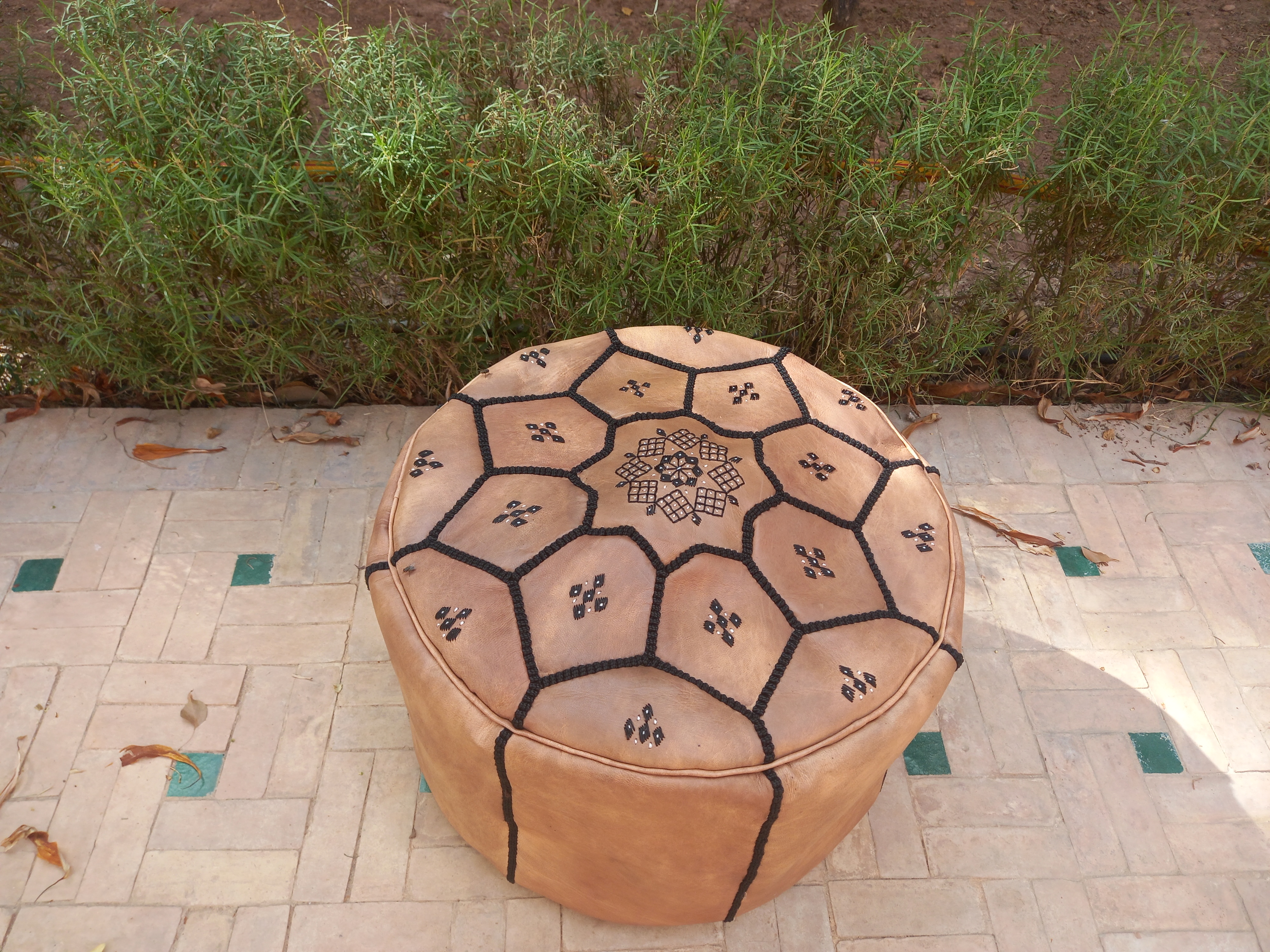  Pouf leather and Sabra silk Black, White Morocco