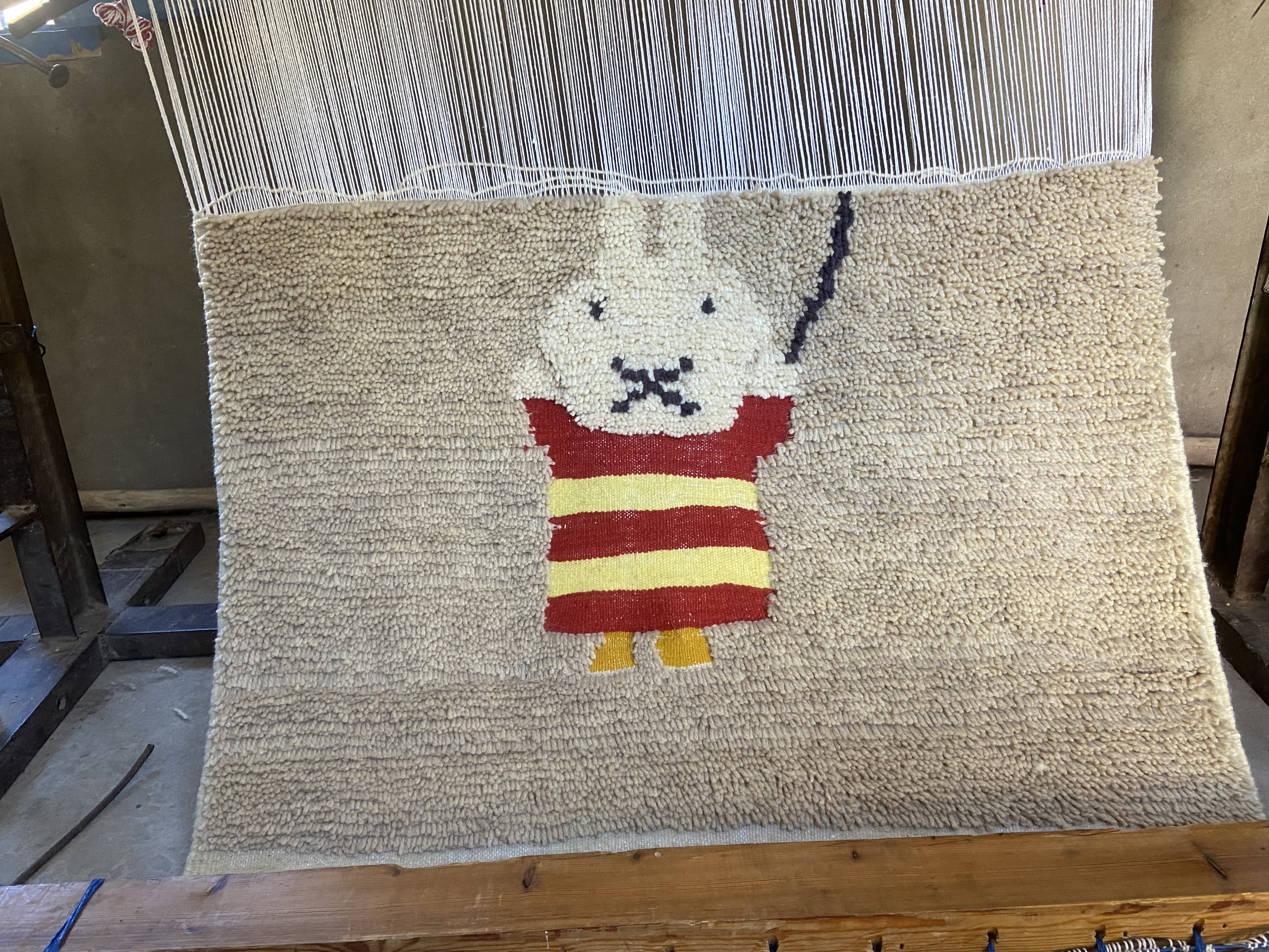 Handmade pileknot rug