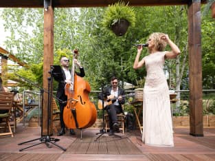 Singer at Chelsea Flower Show