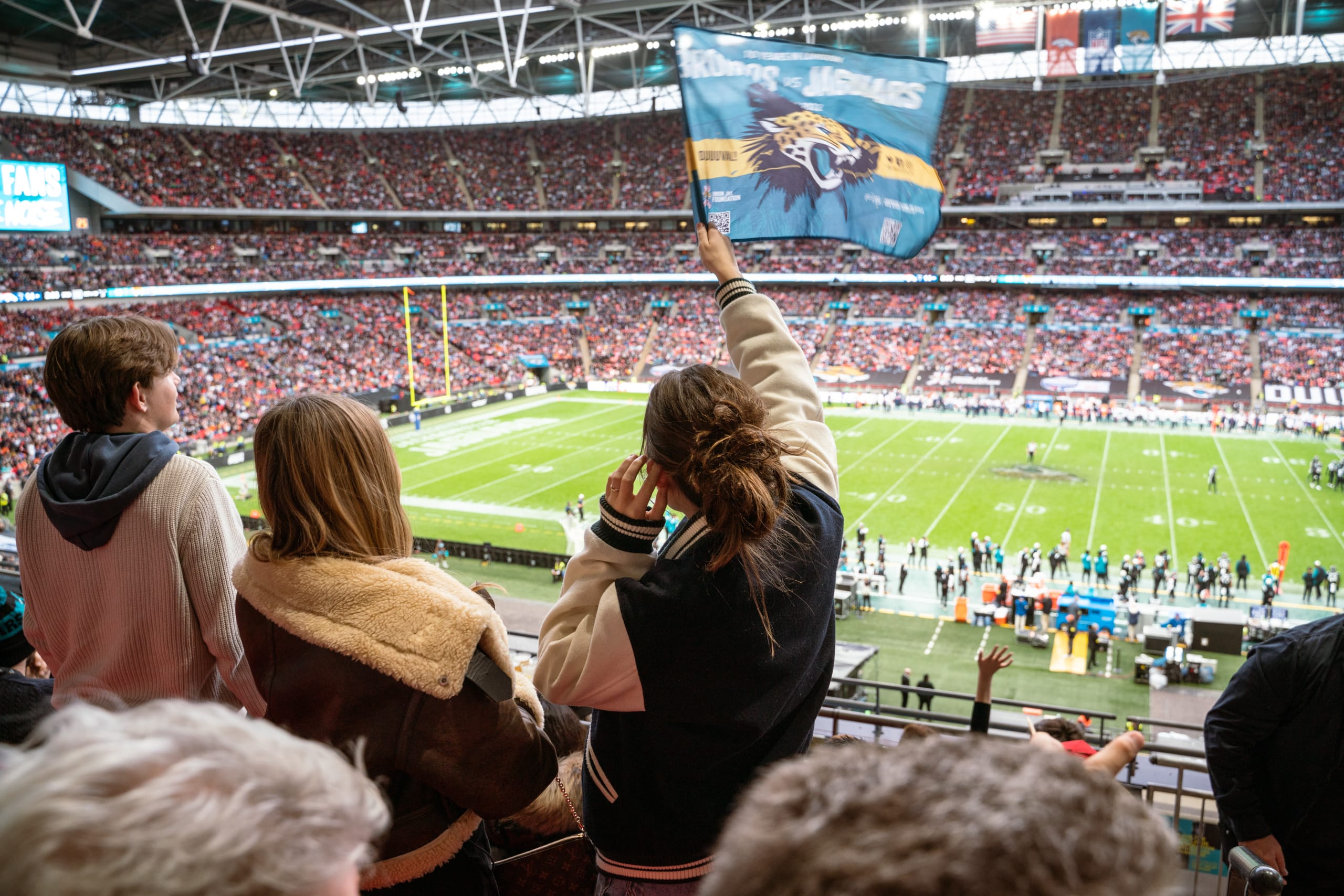 ENGLISH FOOTBALL FAN EXPERIENCES NFL!  Jacksonville Jaguars vs Denver  Broncos @ Wembley Stadium 