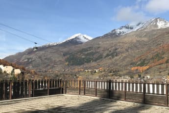 Serre - Chevalier Briancon : Lake near the Briancon Serre Chevalier hostel in France