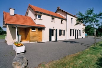 Auberge de jeunesse Hi Genêts - Mont St Michel : Exterior of the Mont St Michel hostel in France