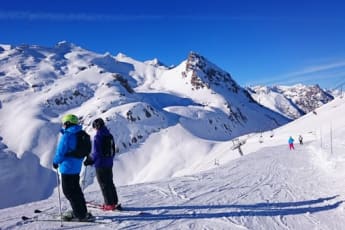 Serre - Chevalier Briancon : Garden terrace at the Serre Chevalier Briancon hostel in France